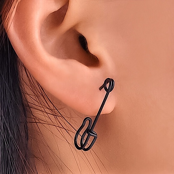 🔵𝟲𝟱%𝗢𝗙𝗙 𝗯𝘂𝗻𝗱𝗹𝗲𝘀 𝟯+🔵 NEW Kilt Safety Pin Punk Drop Earrings - Picture 1 of 14